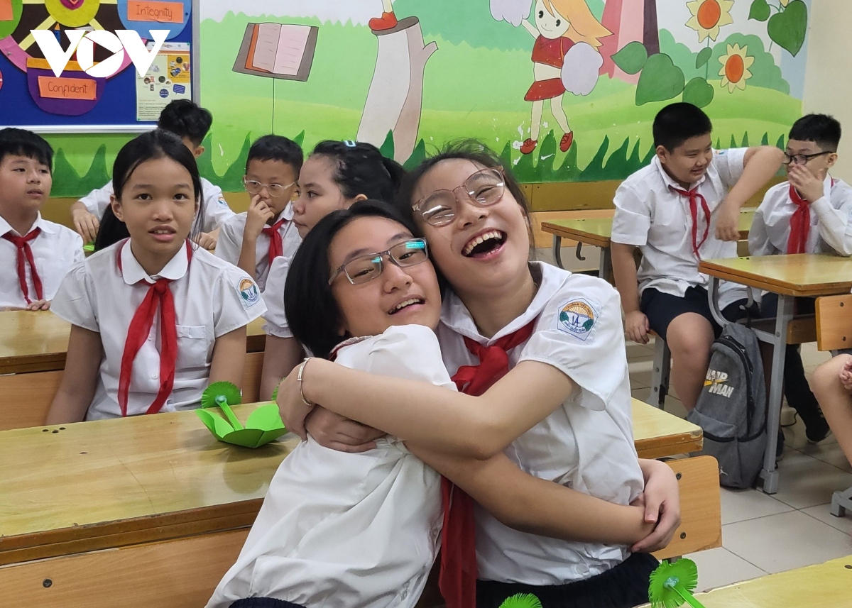 Học sinh Hà Nội hân hoan trong ngày tựu trường